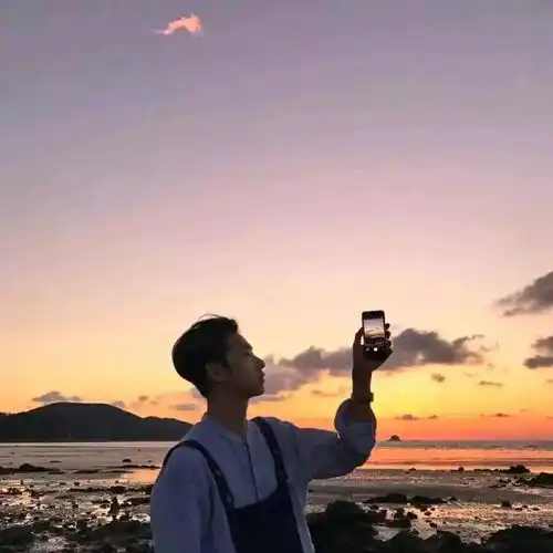 我在等一个浪漫的夏天,希望这个就是情头
