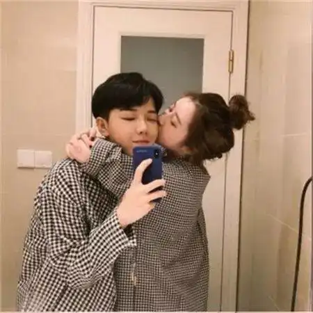 情侣正确的亲吻姿势,好好学学
