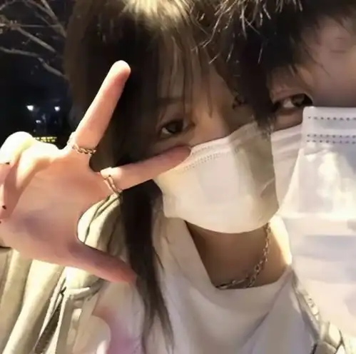 情侣头像爱与被爱同时发生才有意义
