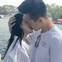 爱人嘴对嘴吻照2022新头像
