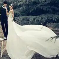 求情侣头像男穿西装女穿婚纱的多一点
