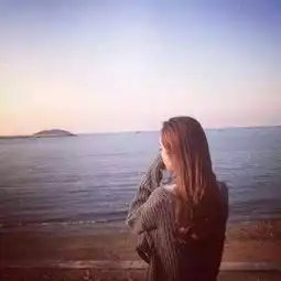 清新美女头像图片背影图片大全对不懂感恩的人没必要付出太多
