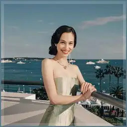奚梦瑶被求婚后第一次走红毯,造型打几分
