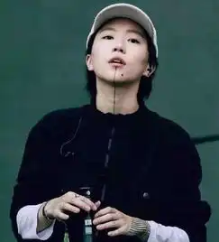 窦靖童晒黑眼妆撞款王菲昔日造型,网友像梅超风
