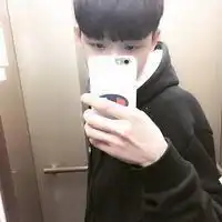2019对着镜子男生头像男生对镜子自拍头像图
