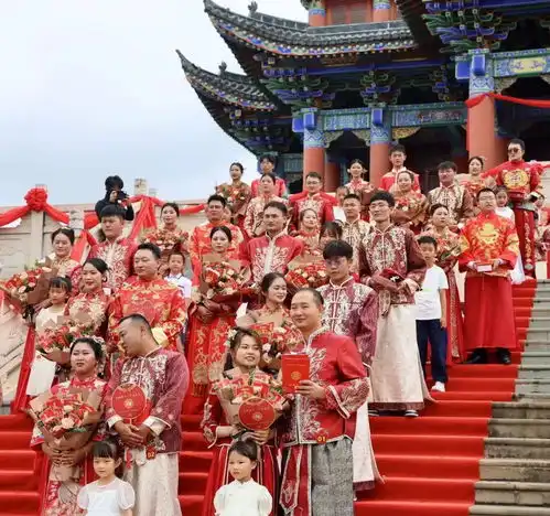 44对新人在保山青华海永昌阁举行集体婚礼
