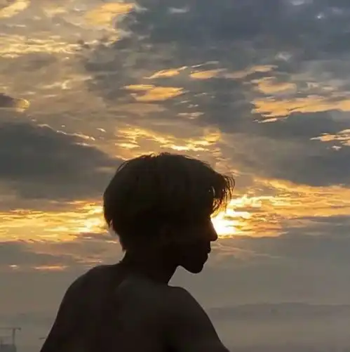 高质量小众男生头像
