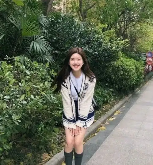 跟着赵露思学打扮,少女感满分,谁还不是小仙女了呢

