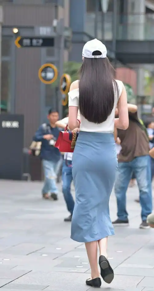时尚减龄,舒适修身的穿搭推荐,让你展现自信靓丽美
