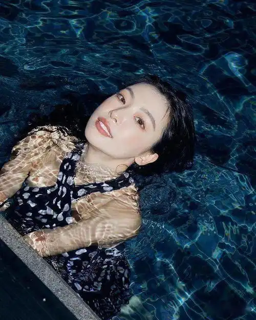 易梦玲是氛围感第一美女纯欲天花板,让人疯狂心动
