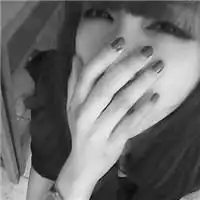 qq头像注意不要情侣的并且是女的
