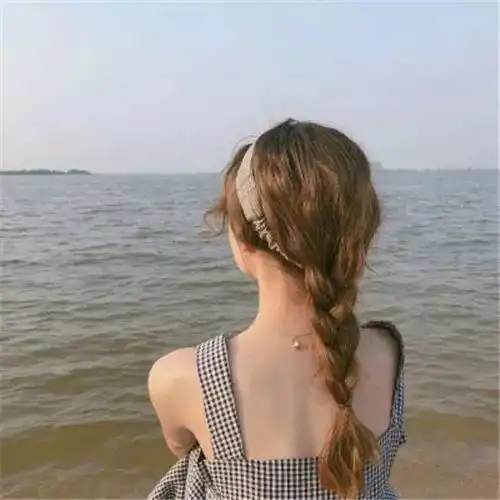 超美背影女生头像
