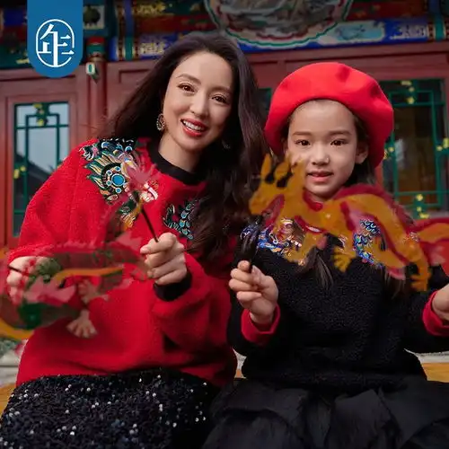 龙年买新衣,亲子装红红火火为什么我超推荐童装年衣
