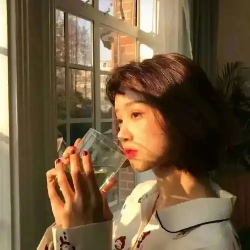 情侣头像忍耐是浪漫的卑躬屈膝
