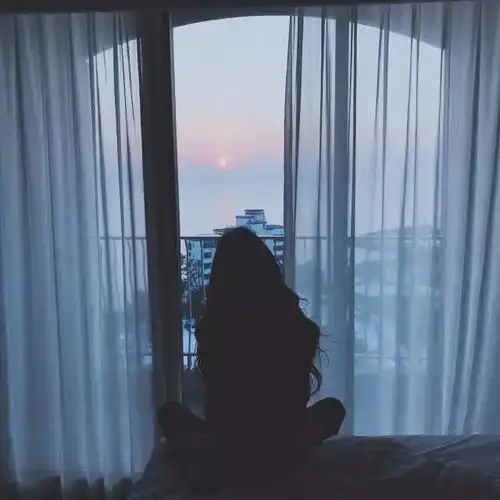 尽管我知道结局但我还是这样毫无指望的爱着你
