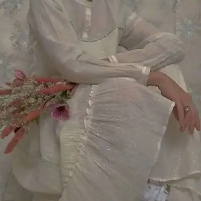 半身头像女生不露头下半身照片头像女
