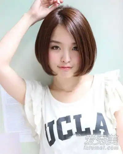 9岁的短发椭圆脸女孩最适合
