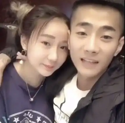 周杰伦快手开播创四百万人气记录刘大美倾家荡产玩少爷

