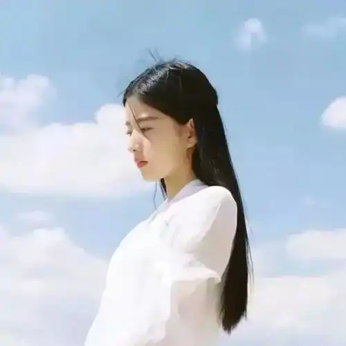 什么样的女人容易让人一见钟情我pick第一个,看到心都酥了
