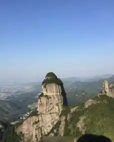 私自在景区岩壁作画示爱,痴情姑娘饱受争议
