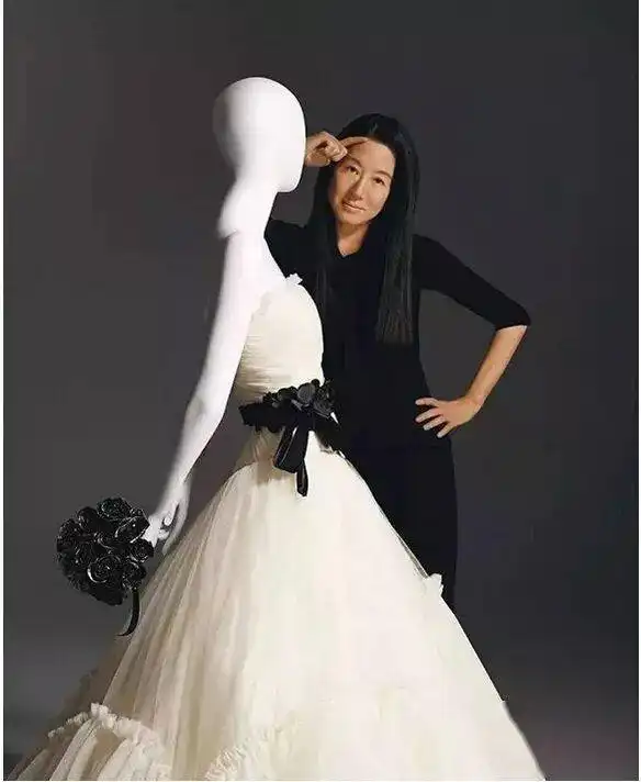 美国乐坛小天后a妹低调结婚穿verawang婚纱美翻众人

