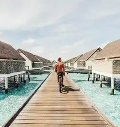这对情侣到处逛吃,ins上发张照片能赚9000美元
