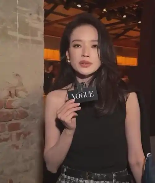 米兰时装周第二波舒淇郭晶晶同框,章泽天富贵,台湾女星好敢穿
