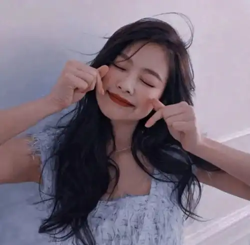 头像优选世界荒诞愿你美好
