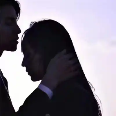 陈涵被人放在心尖上的女孩大概情侣头像我要个性网
