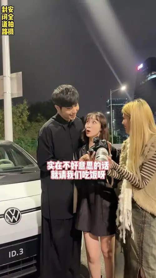 汽车情侣双人照知道怎么拍了嘛就是你得有个1米9的男朋友
