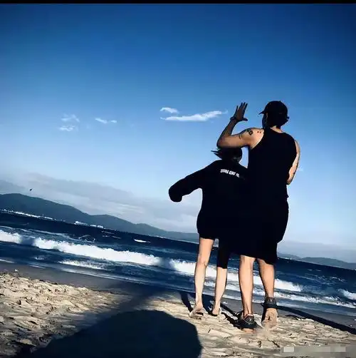 都一起过情人节了他俩还不承认多个恋情细节被扒,疑已见过家长
