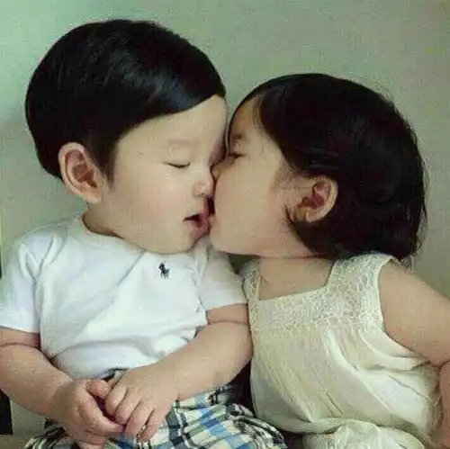 谁有这个情侣版的qq头像
