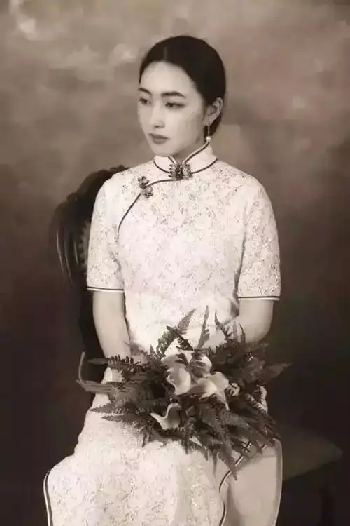 老照片民国时期穿着旗袍的女子,图七美得让人惊叹
