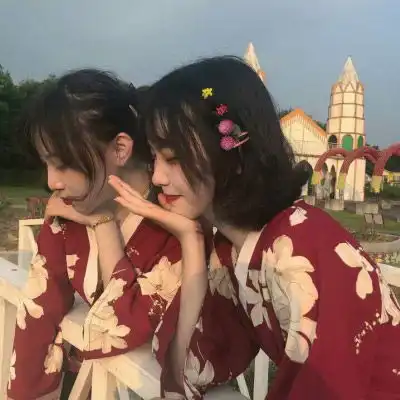 古风头像女唯美孤傲红衣孤寂伤感真人图片
