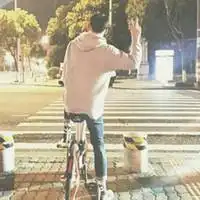 抖音遛狗图片情侣头像微信头像图片大全

