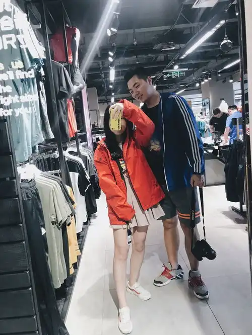 情侣装正确姿势nikeadidas全场8折,levis全场满300送150
