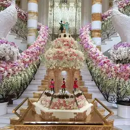 这个蛋糕可以卖到100万贫穷限制了我的想象力

