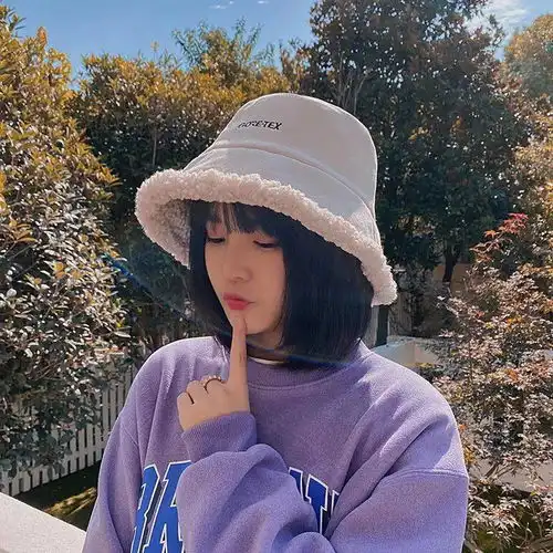 被女明星的毛绒渔夫帽种草了温暖时髦显脸小,戴上超加分
