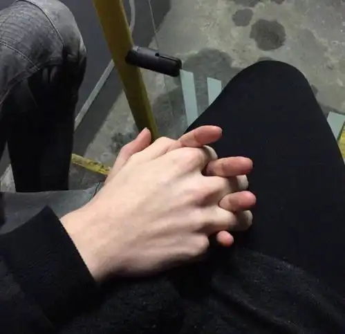 背景图之情侣牵手手

