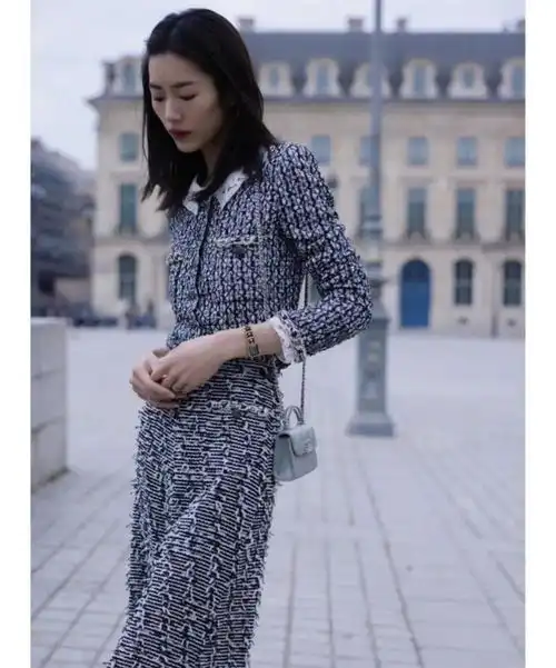 刘雯井柏然同框看秀不避讳,穿情侣装热聊,两人已稳定交往快一年
