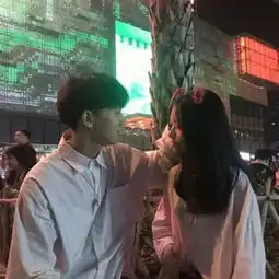 热恋期亲亲抱抱弱爆了试试这3个羞动作,保证让你稳赢
