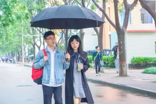人类高质量情侣青岛这个班的两对学霸情侣分别保研同一所985
