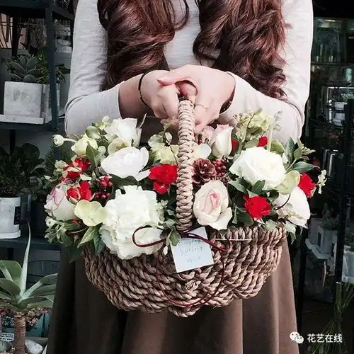 当情人节遇上春节,送什么花礼最走心
