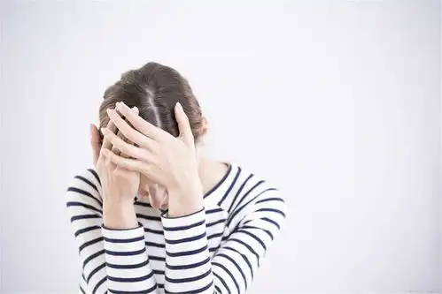 儿媳撵公公出卧室,凤凰男一家毫无边界感,儿媳怒离婚
