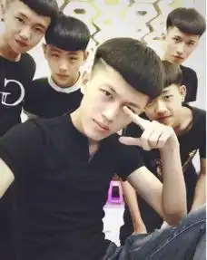 这八位被官方永久封禁的快手网红,天佑尽然第二,最后一位尽然被解封了
