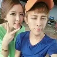 男女亲嘴头像图片后面带字母微信头像图片大全
