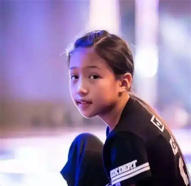 街舞天才少女,幼年遭遇家庭变故,靠捡瓶子完成舞蹈梦想
