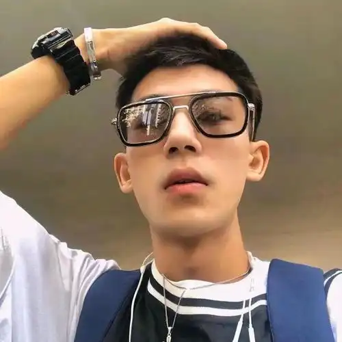 夏天了,发型也得跟上潮流走.
