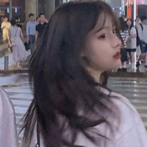 仙气女头月色笼罩于黯淡的星空,女孩终属于对她好的人
