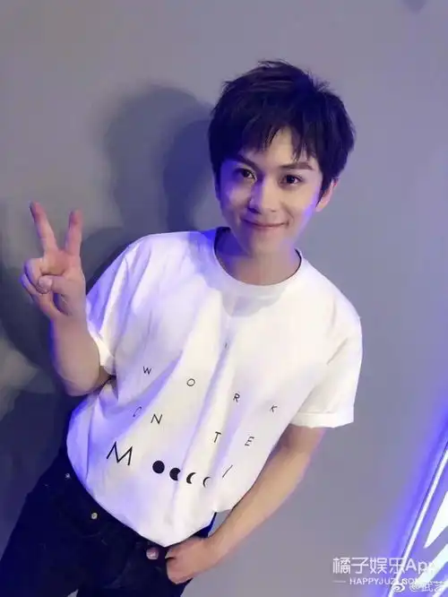 还记得快乐男声武艺吗他又出来搞笑啦

